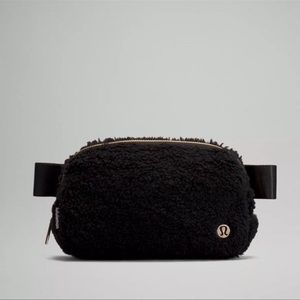 Lululemon Everywhere Fleece Belt Bag Black New NWT sold out women men